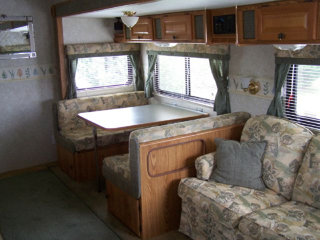 2004 Fleetwood Wilderness 27 Xeking Cab