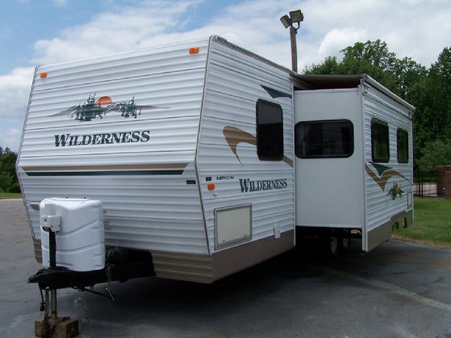 2004 Fleetwood Wilderness 27 Xeking Cab