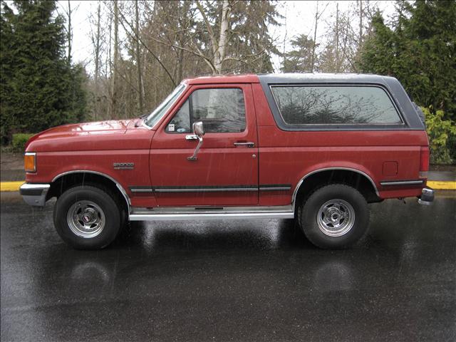 1987 Ford Bronco Wagon SE