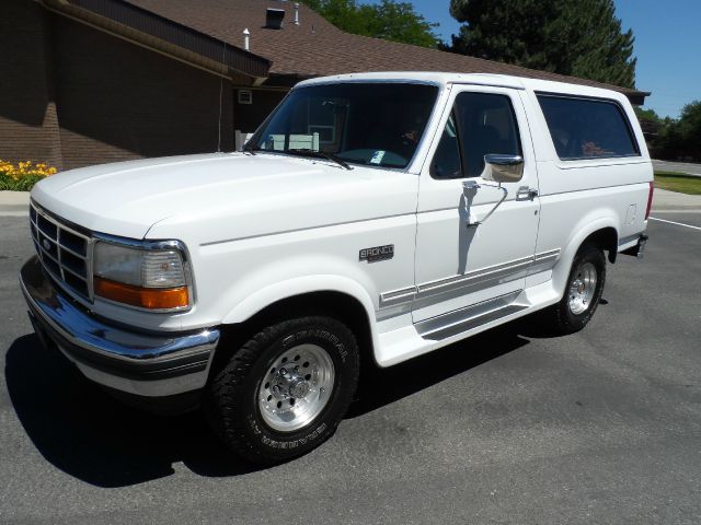 1993 Ford Bronco SL 4x4 Regular Cab