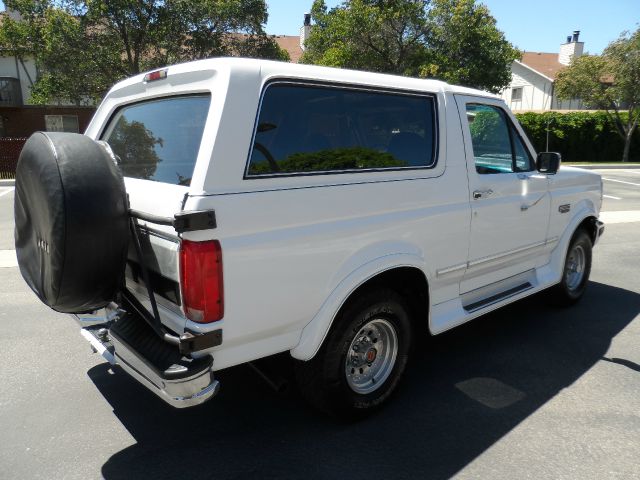 1993 Ford Bronco SL 4x4 Regular Cab