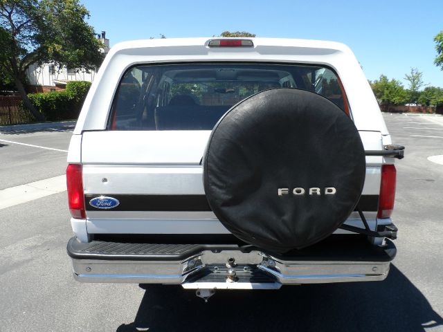 1993 Ford Bronco SL 4x4 Regular Cab