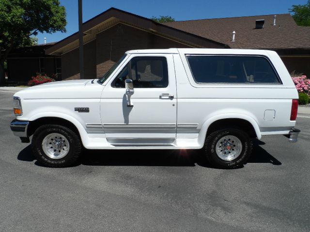 1993 Ford Bronco SL 4x4 Regular Cab