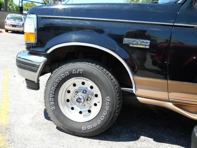 1995 Ford Bronco V15