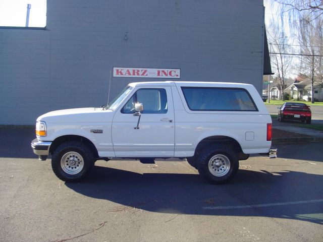 1996 Ford Bronco SE V6 AWD SUV