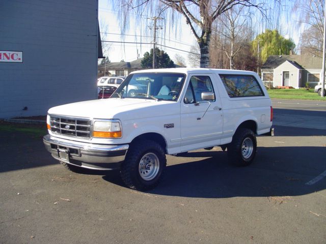 1996 Ford Bronco SE V6 AWD SUV