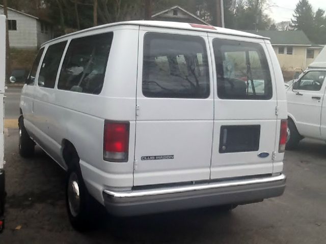 1997 Ford Club Wagon Base GLT