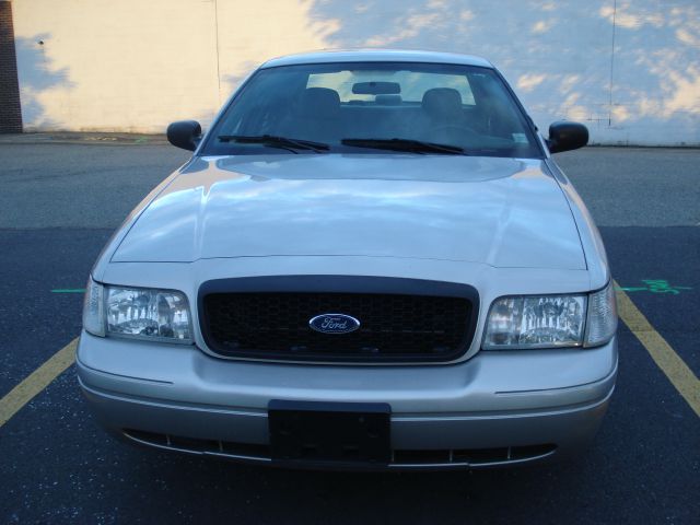 2010 Ford Crown Victoria Luxury