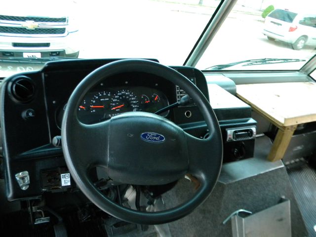 2004 Ford E-350 Manual