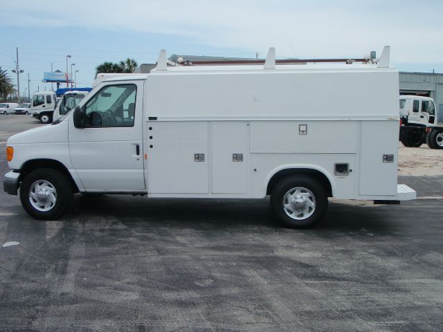 2006 Ford E-350 Unknown