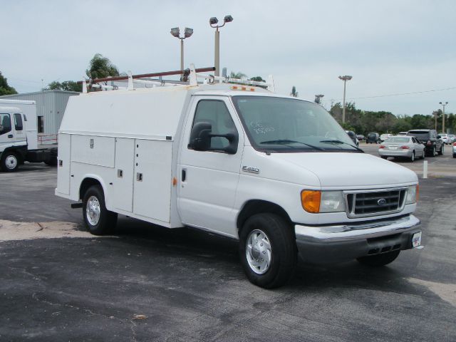 2006 Ford E-350 Unknown