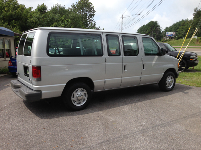 2006 Ford E-Series Wagon 2dr Cpe V6 Manual GT