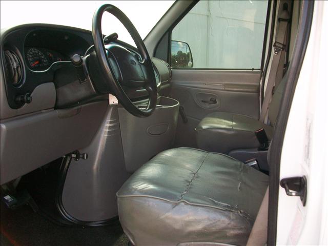 1999 Ford E150 Base