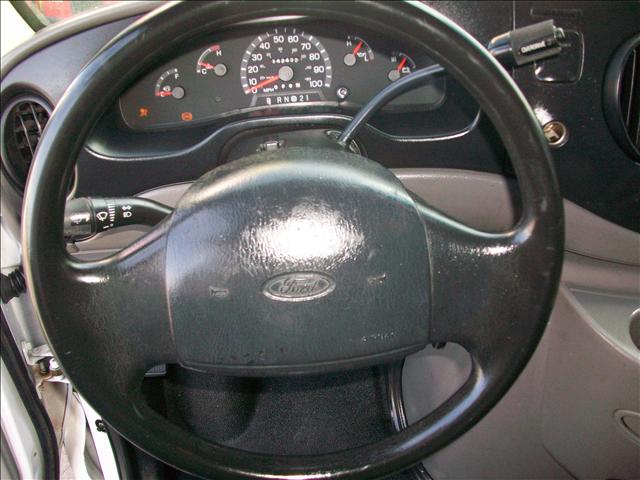 1999 Ford E150 Base