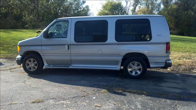 2004 Ford E150 iC