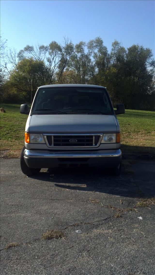 2004 Ford E150 iC