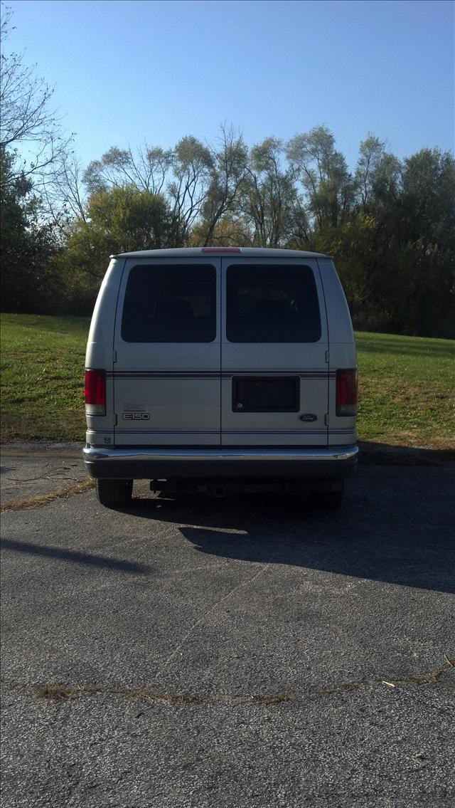 2004 Ford E150 iC