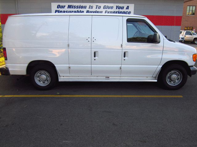 2005 Ford E150 Unknown