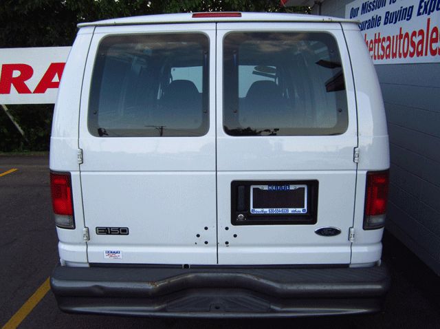 2005 Ford E150 Unknown