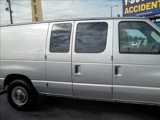 2002 Ford E250 Base