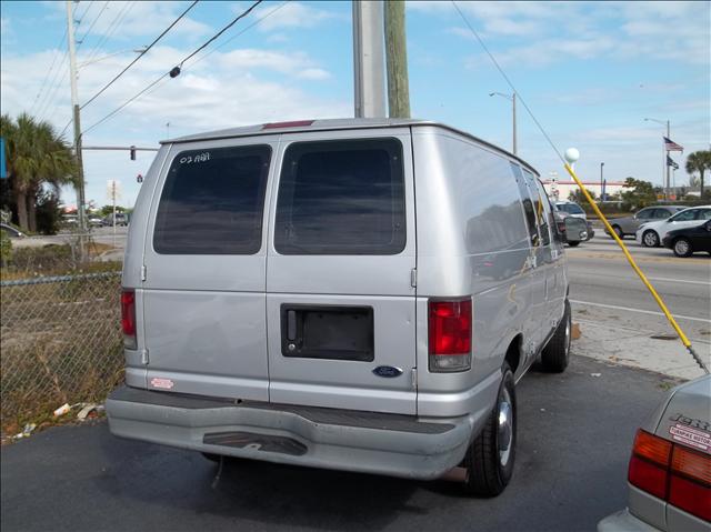 2002 Ford E250 Base