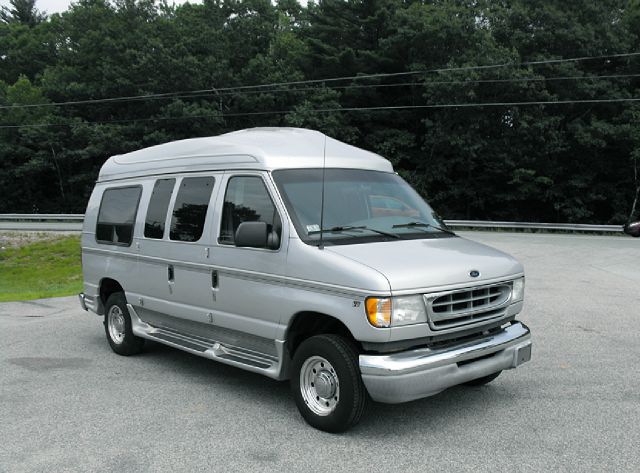 2002 Ford E250 Supercrew-short-king Ranch-4wd-sunroof-6 CD-1 OWNE