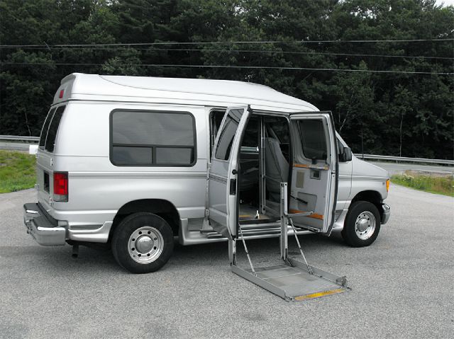 2002 Ford E250 Supercrew-short-king Ranch-4wd-sunroof-6 CD-1 OWNE