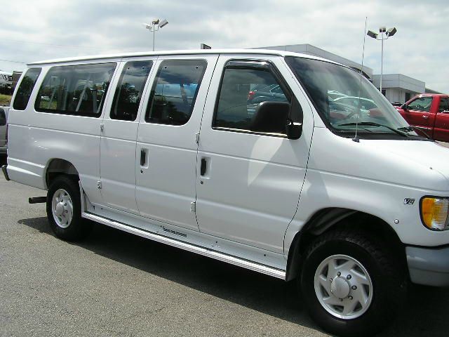 1997 Ford E350 Wagon L-100 AUTO