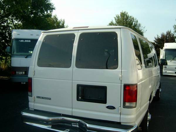 1998 Ford E350 Wagon L-100 AUTO