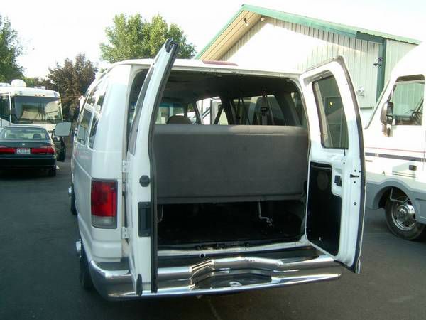 1998 Ford E350 Wagon L-100 AUTO