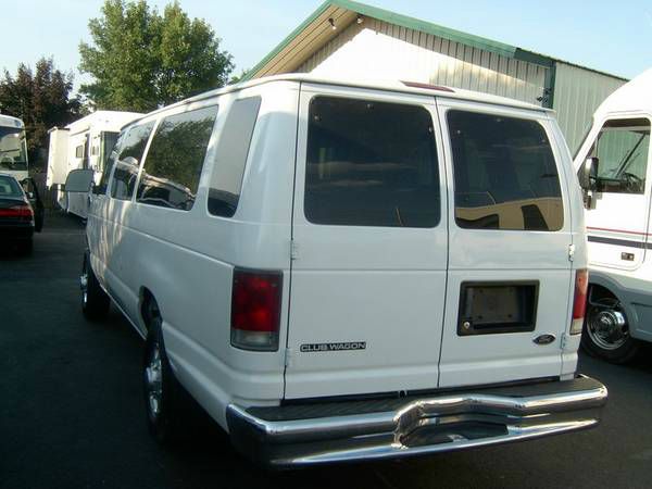 1998 Ford E350 Wagon L-100 AUTO