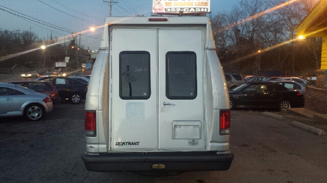 2004 Ford E350 Wagon 2.5 S Model