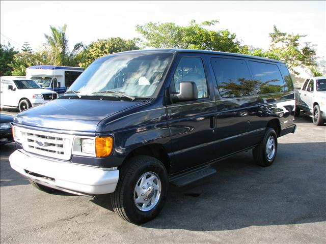 2004 Ford E350 Wagon ESi