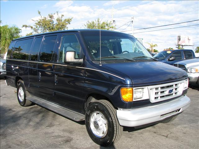 2004 Ford E350 Wagon ESi