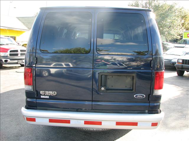 2004 Ford E350 Wagon ESi