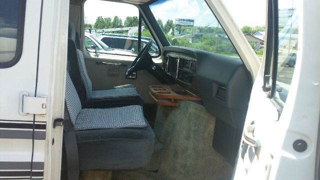 1990 Ford Econoline SE 5 Ft