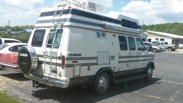 1990 Ford Econoline SE 5 Ft