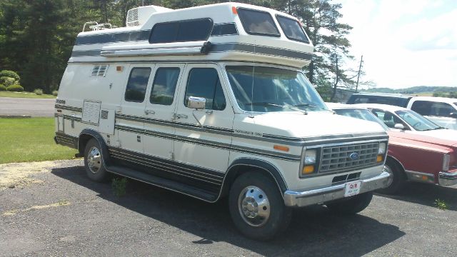 1990 Ford Econoline SE 5 Ft