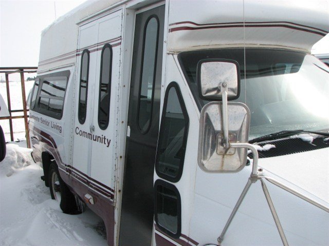 1995 Ford Econoline Ext Cab 141.5 WB