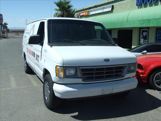 1996 Ford Econoline E320 Sedan 4D