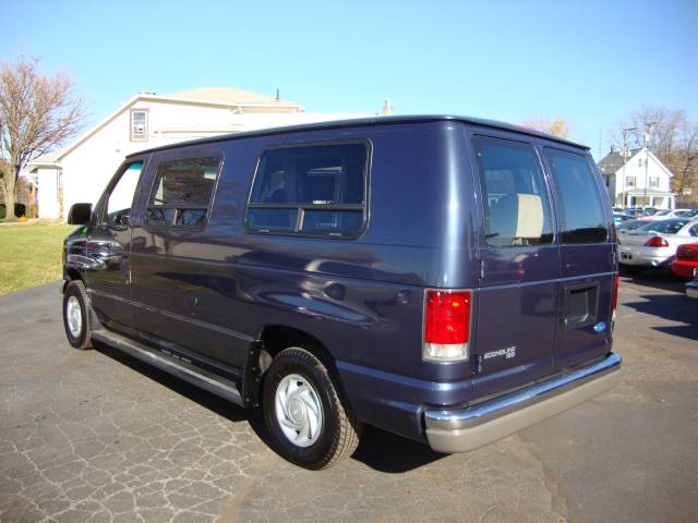 1996 Ford Econoline E320 Sedan 4D