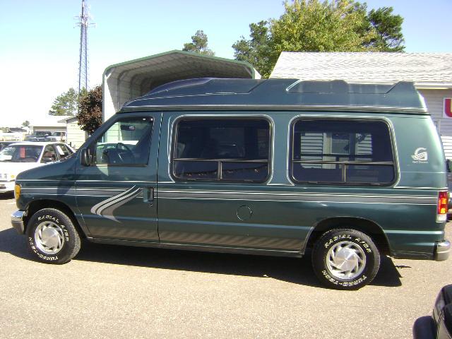 1996 Ford Econoline E320 Sedan 4D