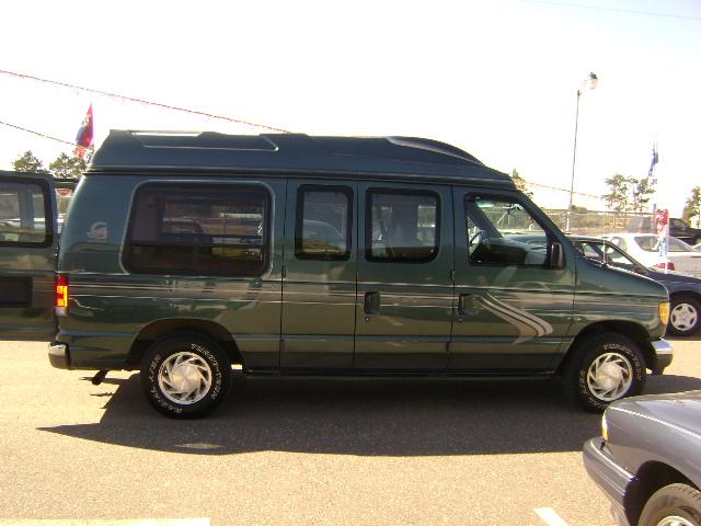 1996 Ford Econoline E320 Sedan 4D