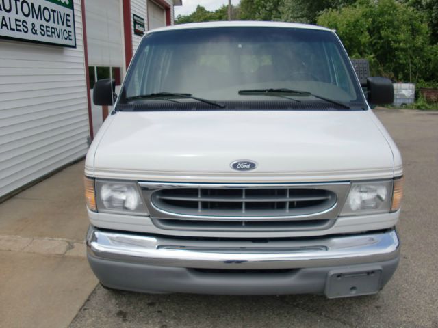 1999 Ford Econoline Ext Cab 125.9 Inch WB 4WD 4x4