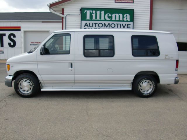 1999 Ford Econoline Ext Cab 125.9 Inch WB 4WD 4x4