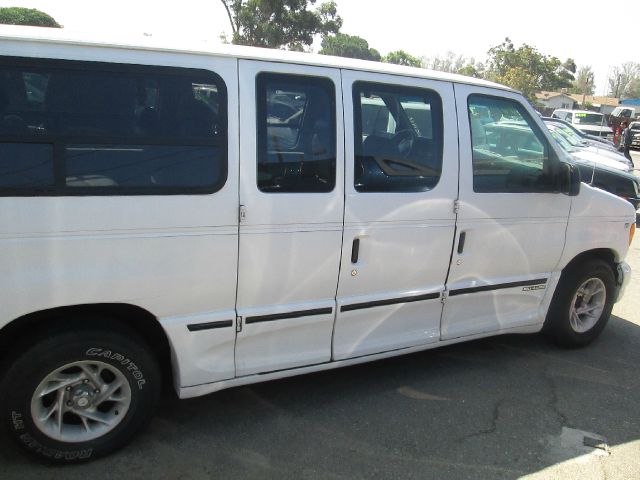 1999 Ford Econoline 328 Ci