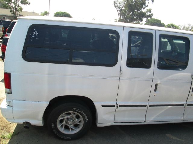 1999 Ford Econoline 328 Ci