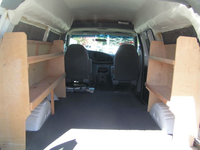 2000 Ford Econoline 2.5 S Model