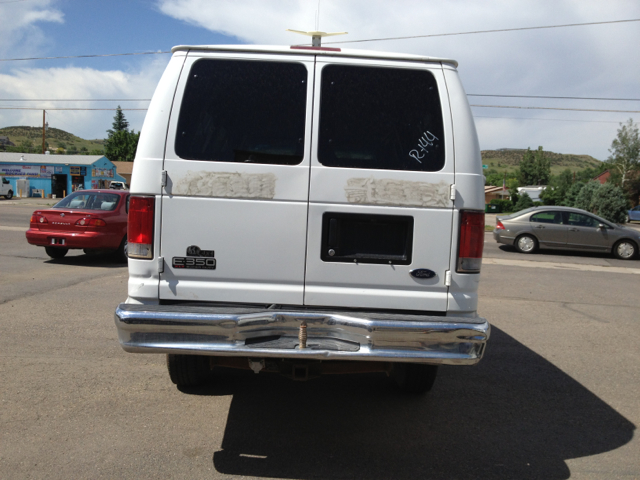 2001 Ford Econoline 2007 Nissan Enthusiast