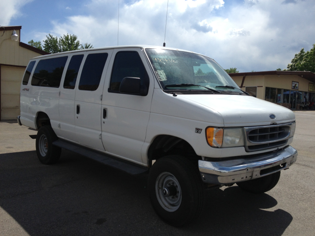 2001 Ford Econoline 2007 Nissan Enthusiast